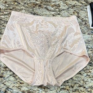 Tru-Fit Women's Cream High-Waist Girdle Type Briefs